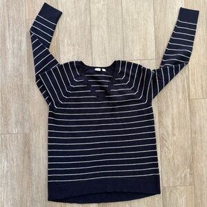 GAP Men's V-Neck Sweater in Navy and White Stripes